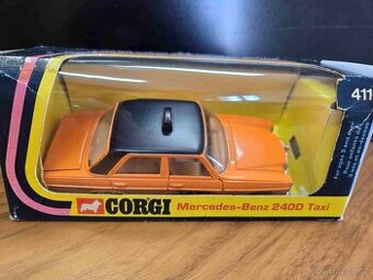 Corgi 411 Mercedes-Benz 240D Taxi
