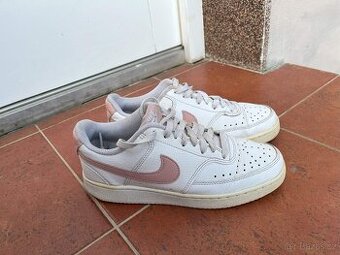 Prodám kožené boty Nike 38,5 .