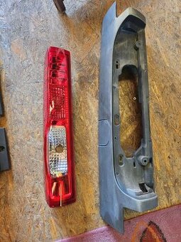 Opel Vivaro zadní světla