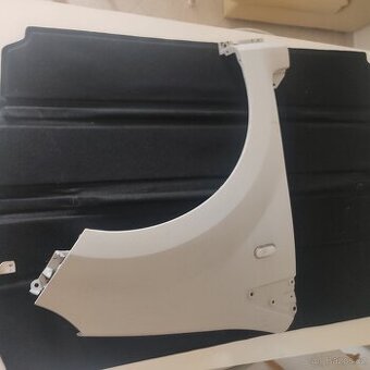 Renault Twingo III pravy blatnik 2014-