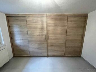 Prodám velkou šatní skříň