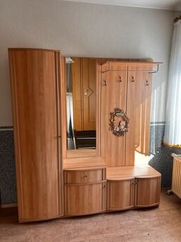 Skříň, garderoba - předsíňová skříň, výška 187 cm