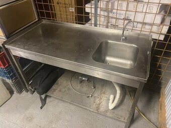 Nerezový stůl s dřezem 150cm x 70cm – profi gastro vybavení