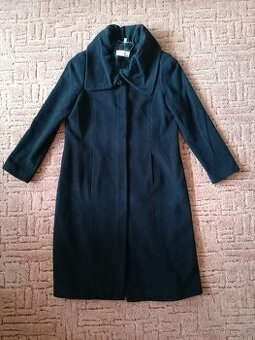 Dámský černý flaušový kabát vel. 38