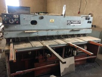 Tabulové nůžky na plech