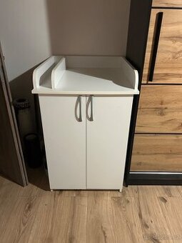 Přebalovací komoda