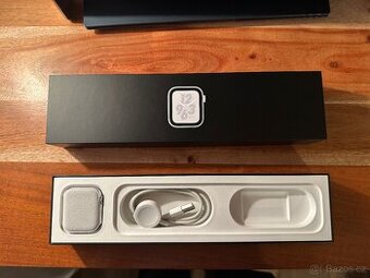 Apple Watch Series 4 Nike+ 44mm stříbrné