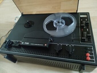 Magnetofon TESLA B700