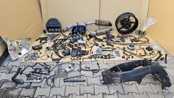 Náhradní díly Yamahu R1 04-06