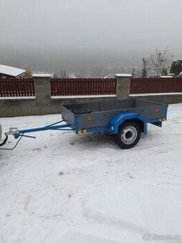 Přívěsný vozík za auto