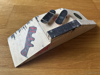 Fingerboard + dřevěná rampa