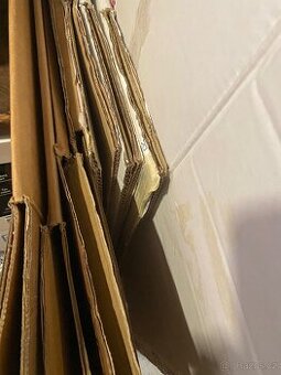 Daruji krabice na stěhování