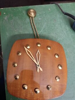 Retro vintage dřevěné nástěnné hodiny DDR 70. léta