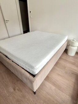 Čalouněná postel s úložným prostorem – 160 × 200 cm (bez mat