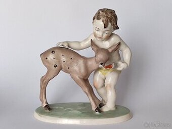 Starožitná soška, figurka, dítě krmí srnče, Hertwig, 14cm