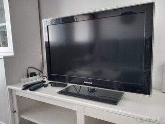 Televize Samsung 32" + set-top box Tesla
