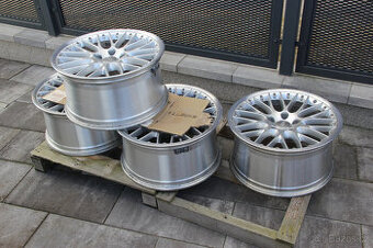 Originální alu kola Audi 20" 10J ET44 - 4 ks - TOP stav
