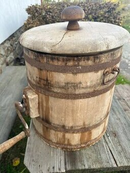 dřevěná máselnice