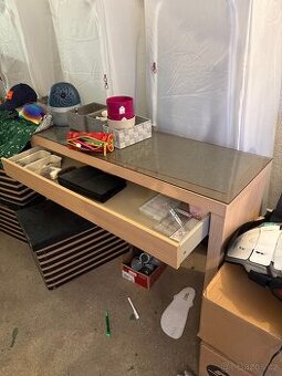 Kosmetický stolek ikea malm