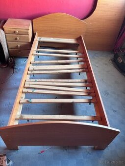 Postel + noční stolek
