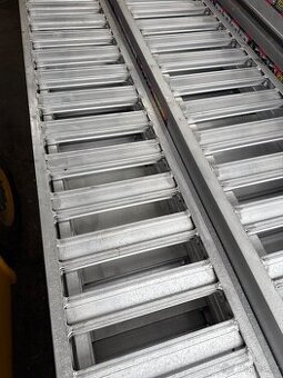 Hliníkové nájezdy samočisticí 4m do 5800kg. Doručení kurýrem