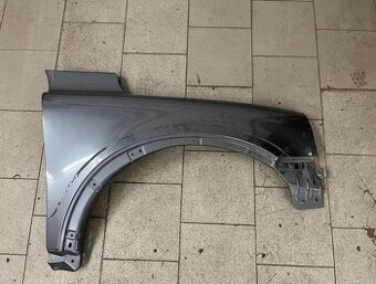 Volvo XC90 I 02-14 pravý blatník barva 455