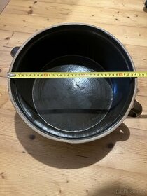 Starý keramický hrnec