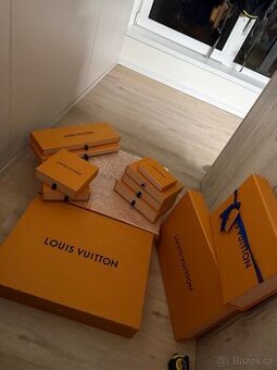 Louis Vuitton krabice a tašky