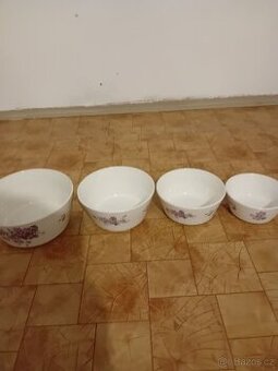 Porcelánové misy .Praha