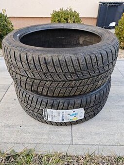 Zimní 215/45r18