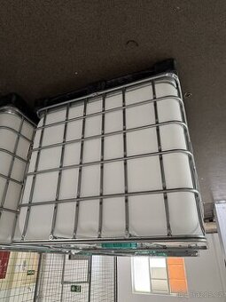 IBC kontejner, 1000 L nádrž, zásobník na vodu