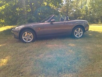 Mazda MX-5 roadster