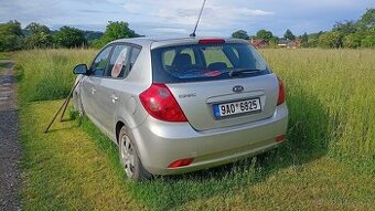 Prodám KIA CEED 1,4 BENZÍN lehce bouraný předek