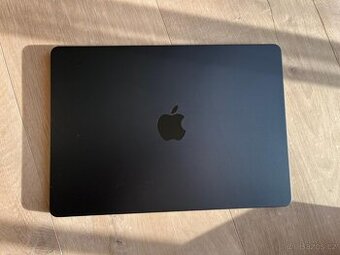 MacBook Air 13,6