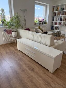 Skříňka pod televizi Ikea Besta Burs