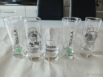 Mix panáků.