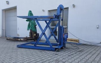zvedák mobilní hever z DDR nový olej přetěsněný po inspekci