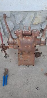 Prodám víko hydrauliky zetor 4011, 4511, 4611