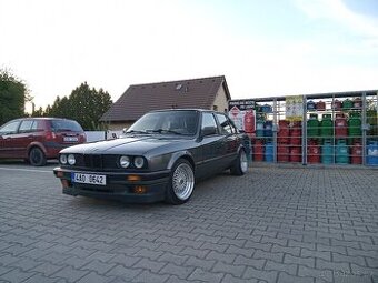 BMW e30
