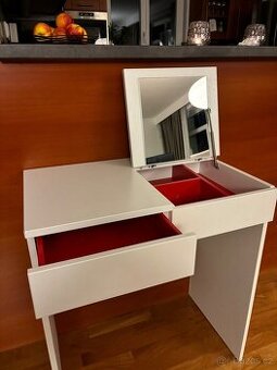 Toaletní stolek IKEA