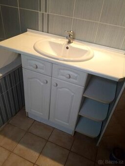 KOMPLET-umyvadlo,baterie,lišty,skřínka 3600kč nyní 600kč