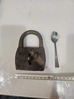 STARÝ VISACÍ ZÁMEK