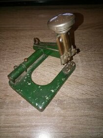 Starožitná sešívačka