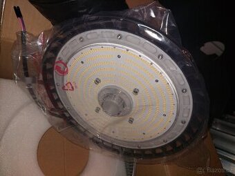 Led průmyslové světlo 150w 27 000LM