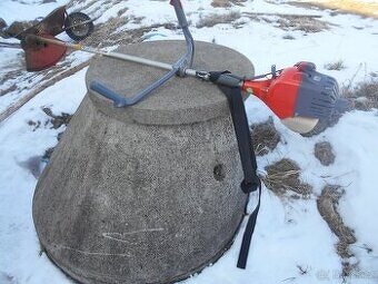 Křovinořez Oleo mac