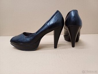 Černé lodičky na platformě vel.36
