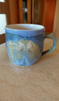 Nový černobílý hrnek