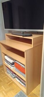 Komoda s policemi (na míru od truhláře)