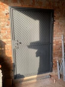 Dveře vrata s 3d plechem