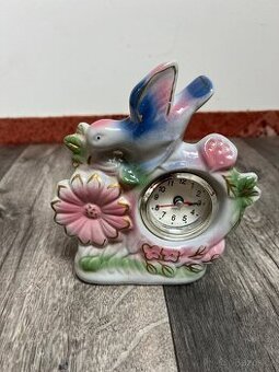 Porcelánové hodiny s motivem ptáčka / květin